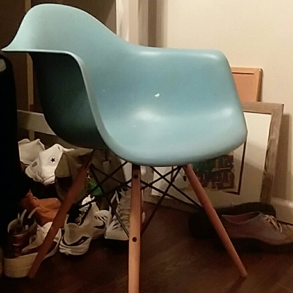 Eames molded plastic arm chair